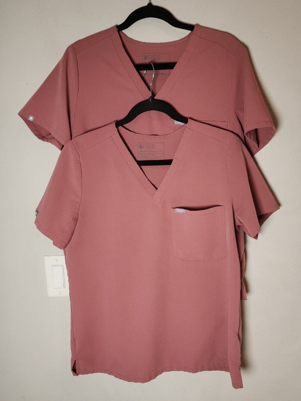 Lot Of 2 Figs Catarina One-Pocket Scrub Top PO# 5302 Coral Pink Mauve Size M